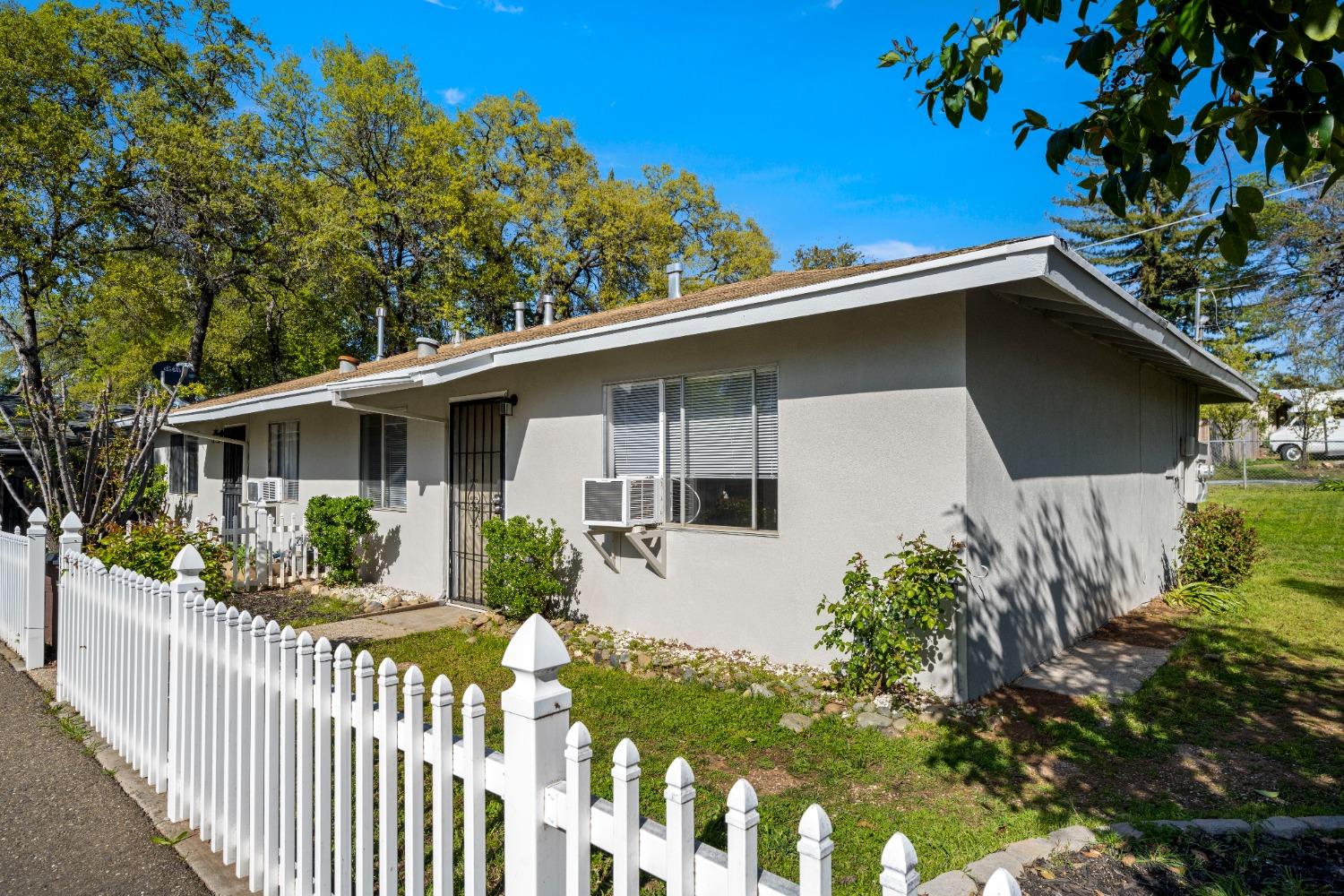 852 Live Oak Way