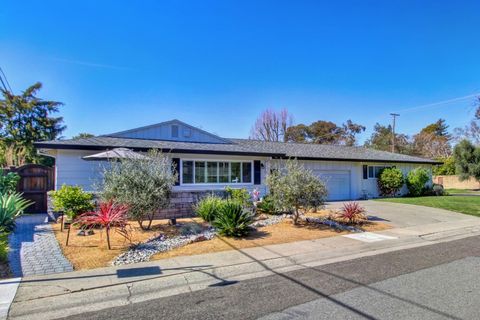 4400 Capri Way, Sacramento, CA 95822 - MLS#: 225027611
