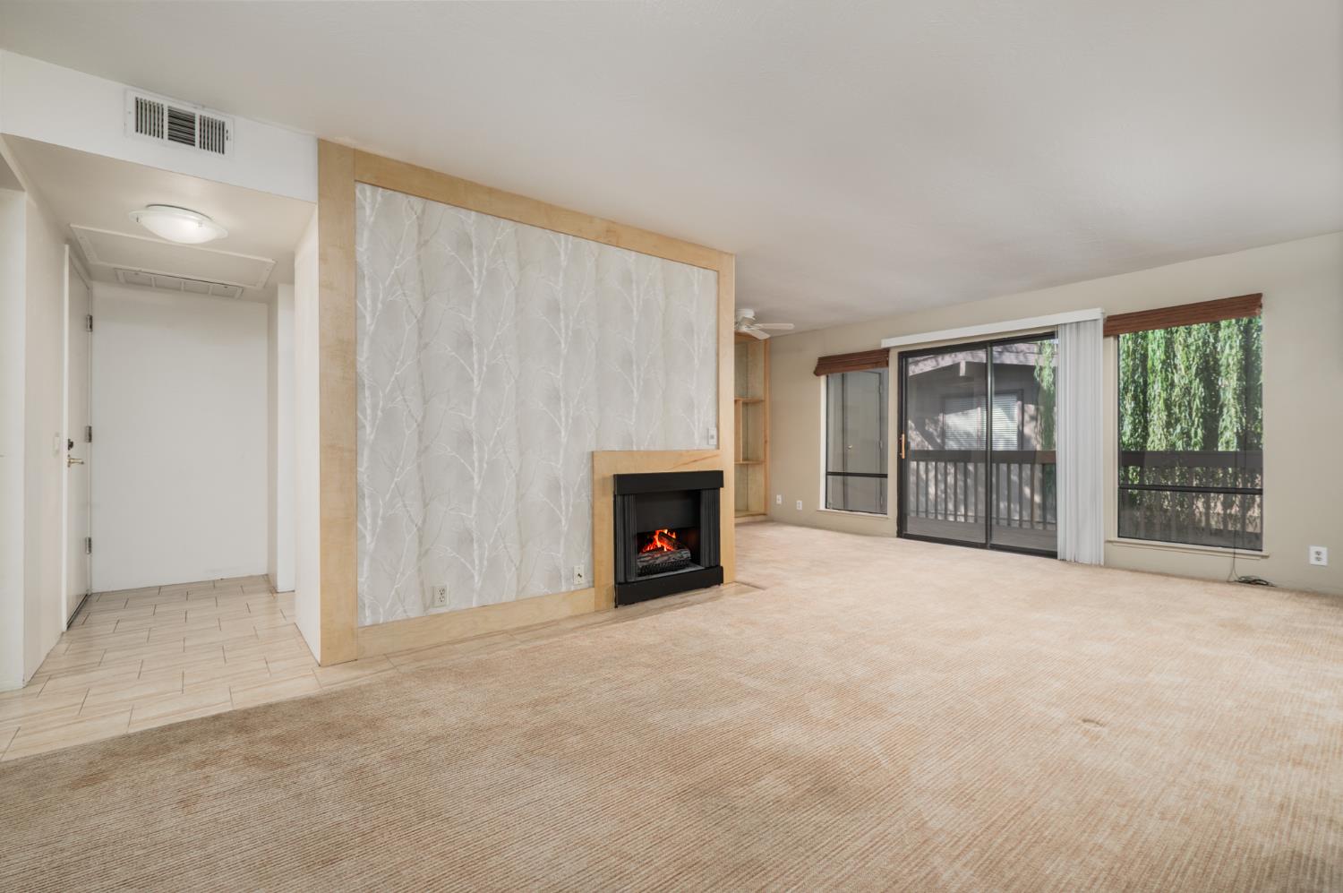 2492 Larkspur Lane 200