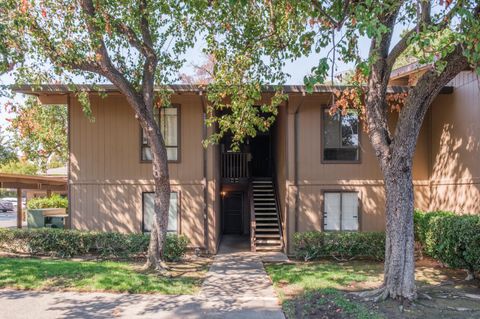 2492 Larkspur Lane 200 Sacramento CA 95825