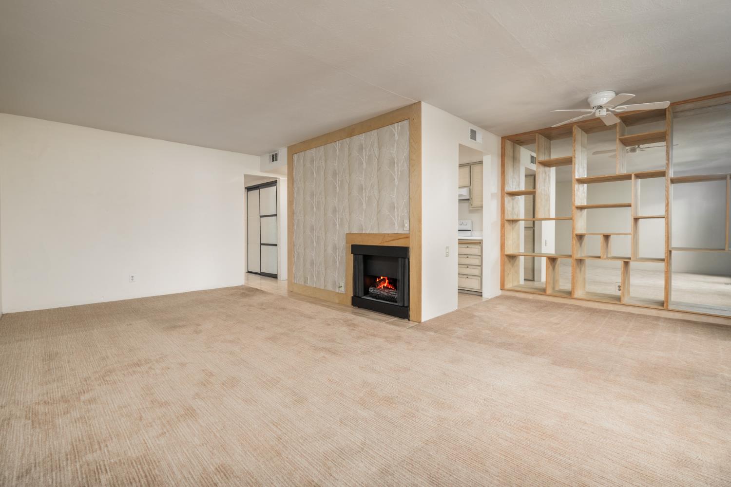2492 Larkspur Lane 200