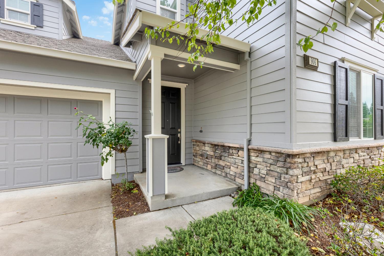 906 Baytree Place