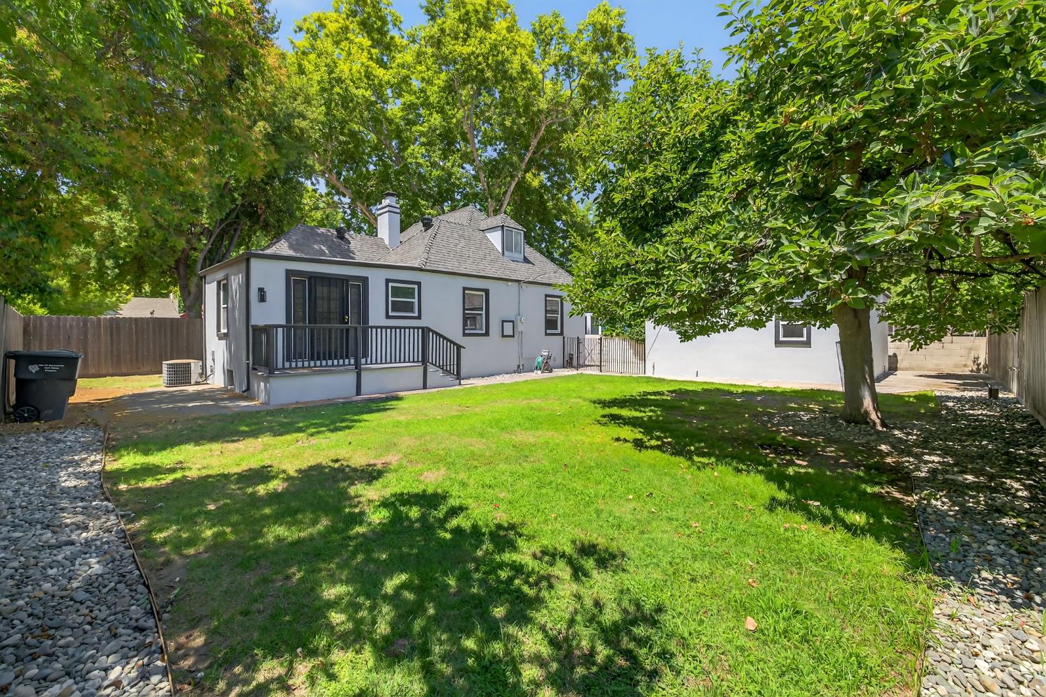 2725 Harkness Street