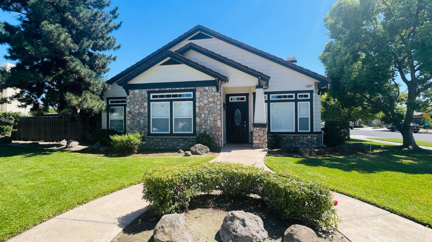 428 E Milgeo Avenue