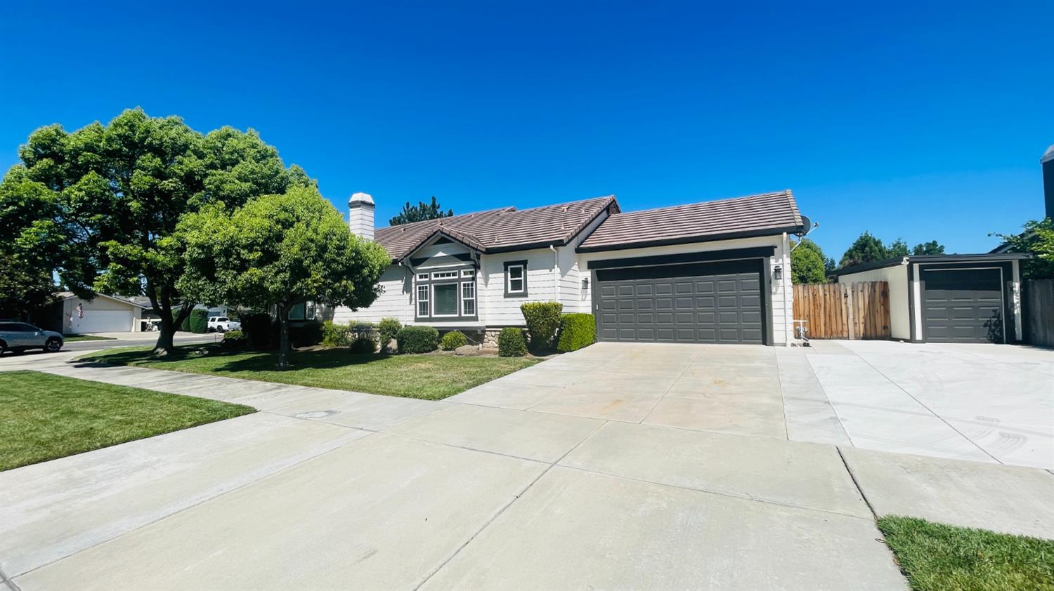 428 E Milgeo Avenue