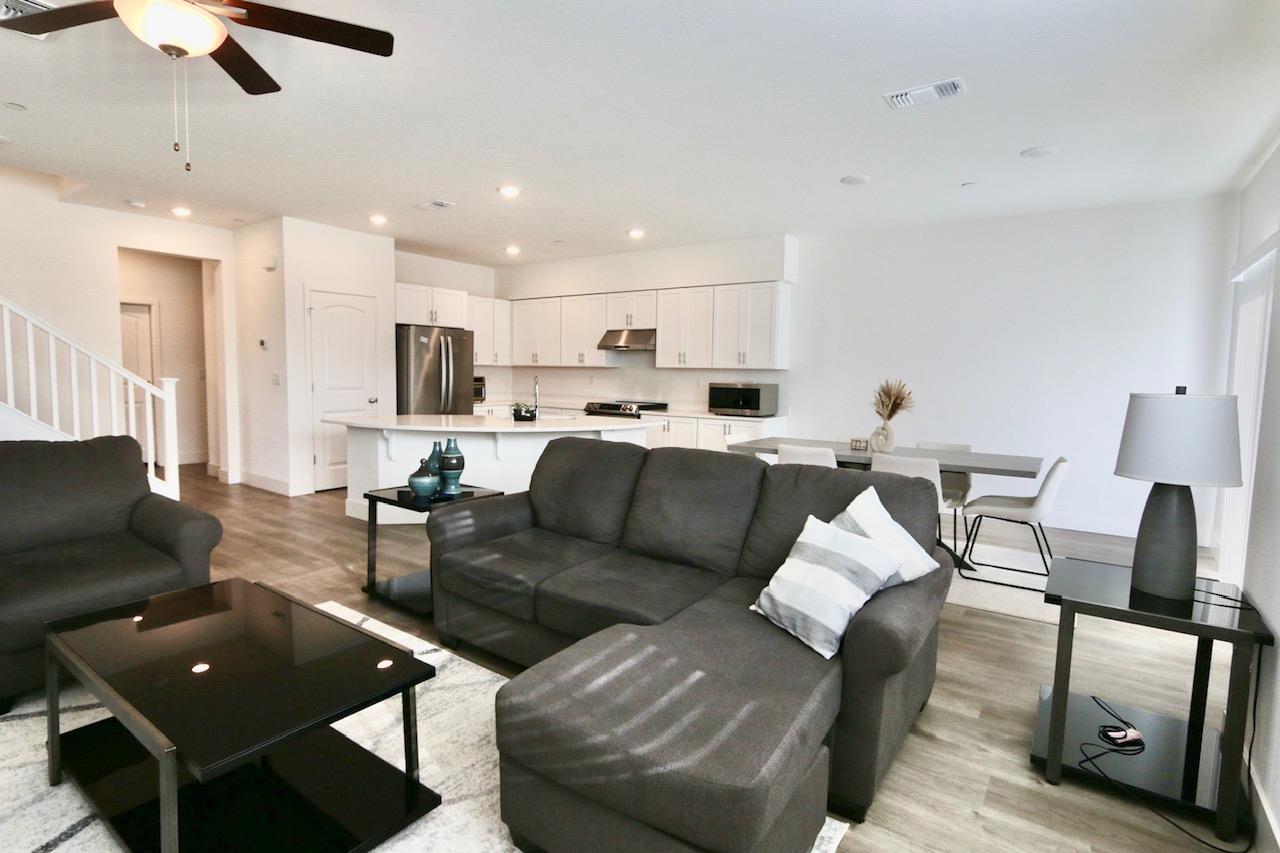 5301 E Commerce Way 33102