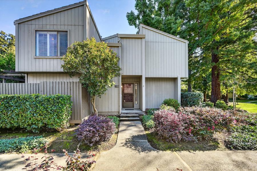 1055 Commons Drive