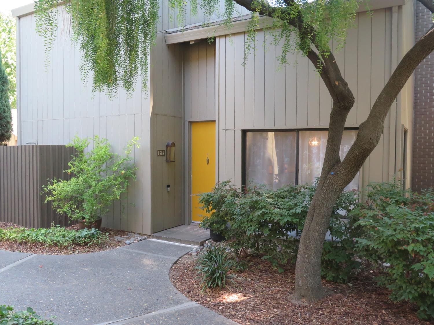 1318 Vanderbilt Way