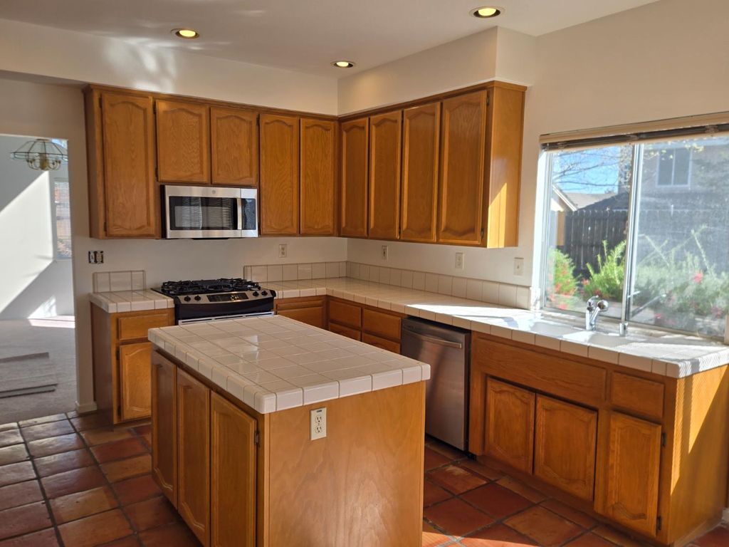 Photo of 9444 LockeRidge Way, Sacramento, CA 95829 (MLS # 226032241)