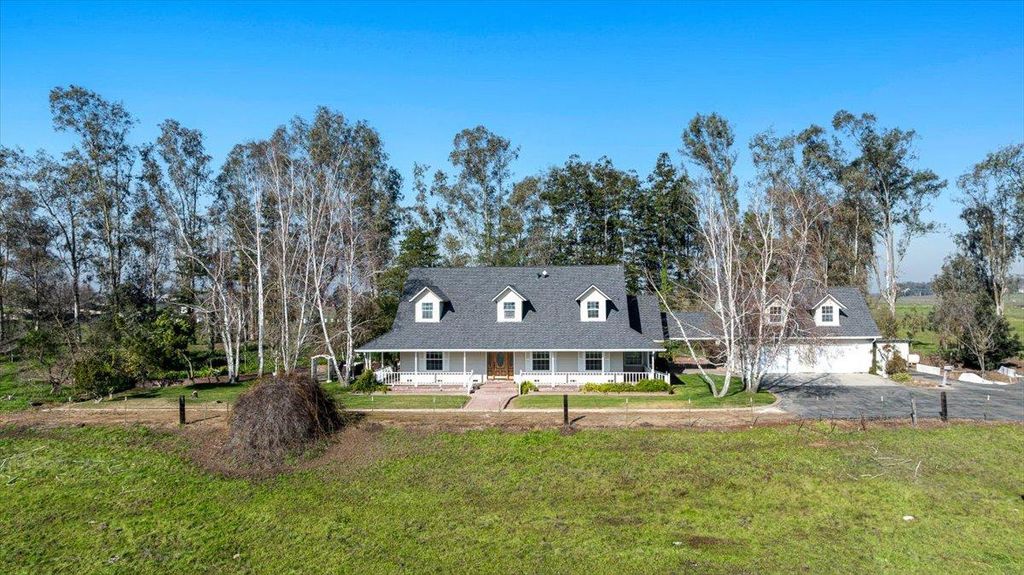 Photo of 12900 Angrave Road, Galt, CA 95632 (MLS # 226005657)