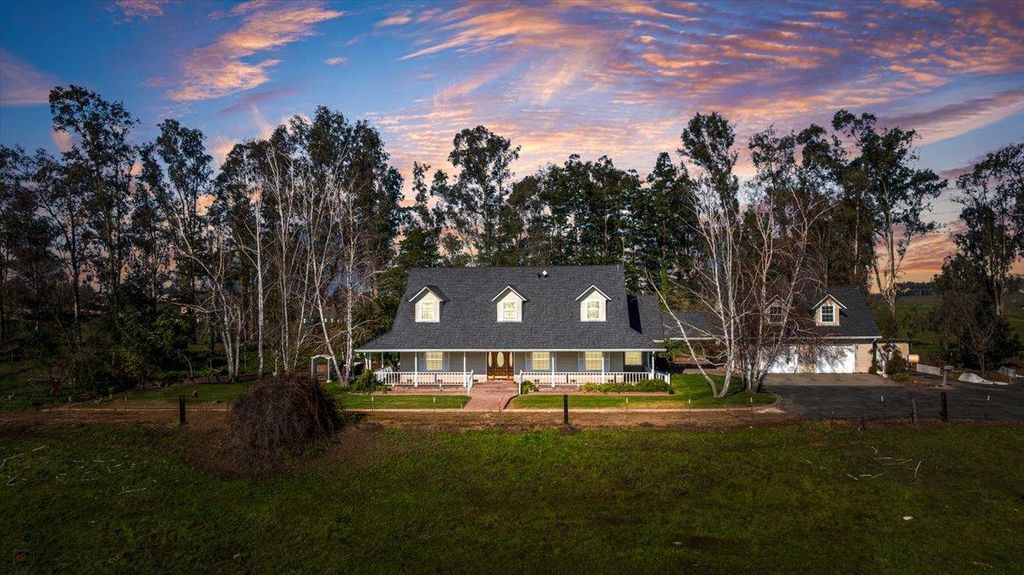 Photo of 12900 Angrave Road, Galt, CA 95632 (MLS # 226005657)