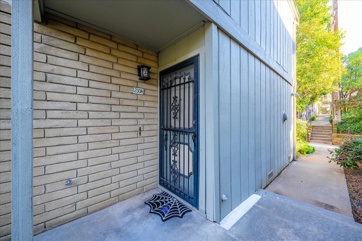 230 Foresthill Avenue