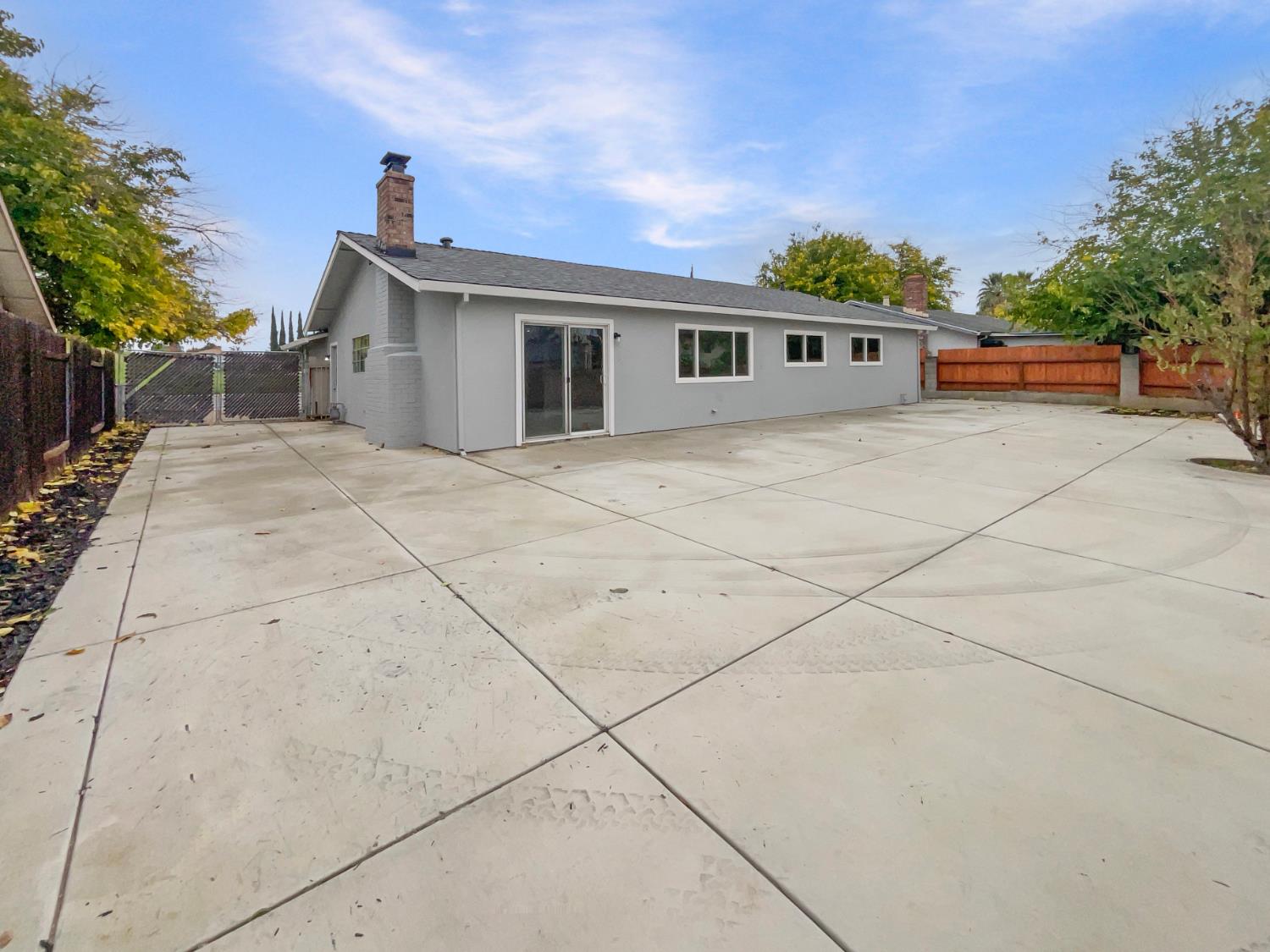 5921 Hillsdale Boulevard