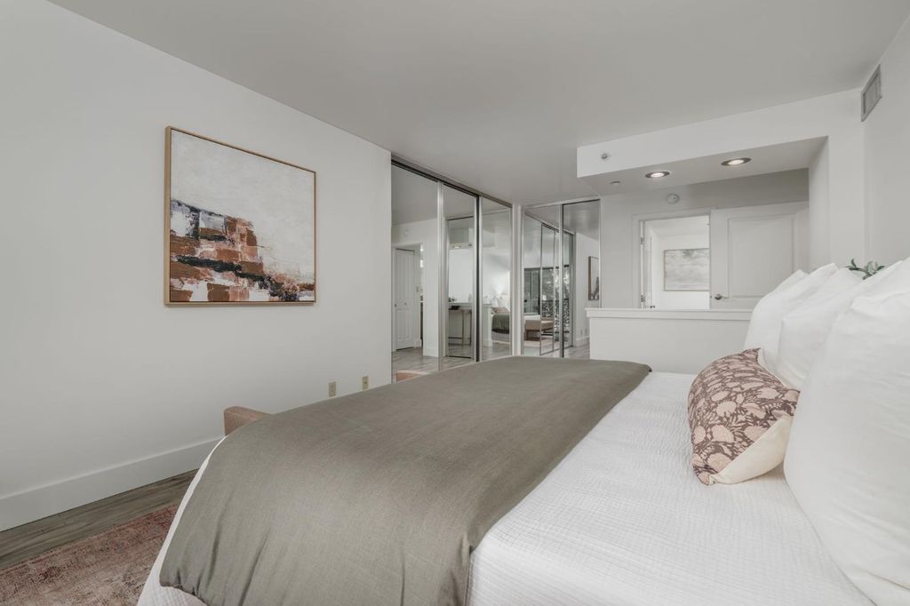 Photo of 500 N Street #402, Sacramento, CA 95814 (MLS # 226033860)