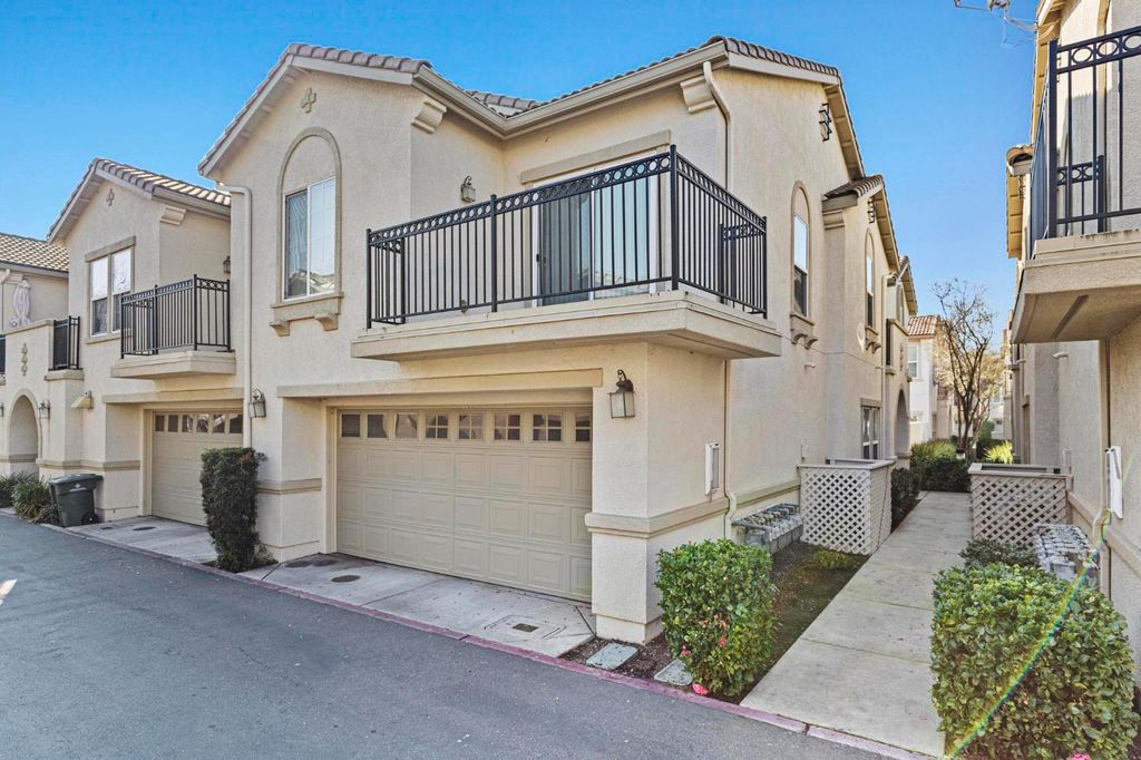 Photo of 3301 N Park Drive #1716, Sacramento, CA 95835 (MLS # 226005934)