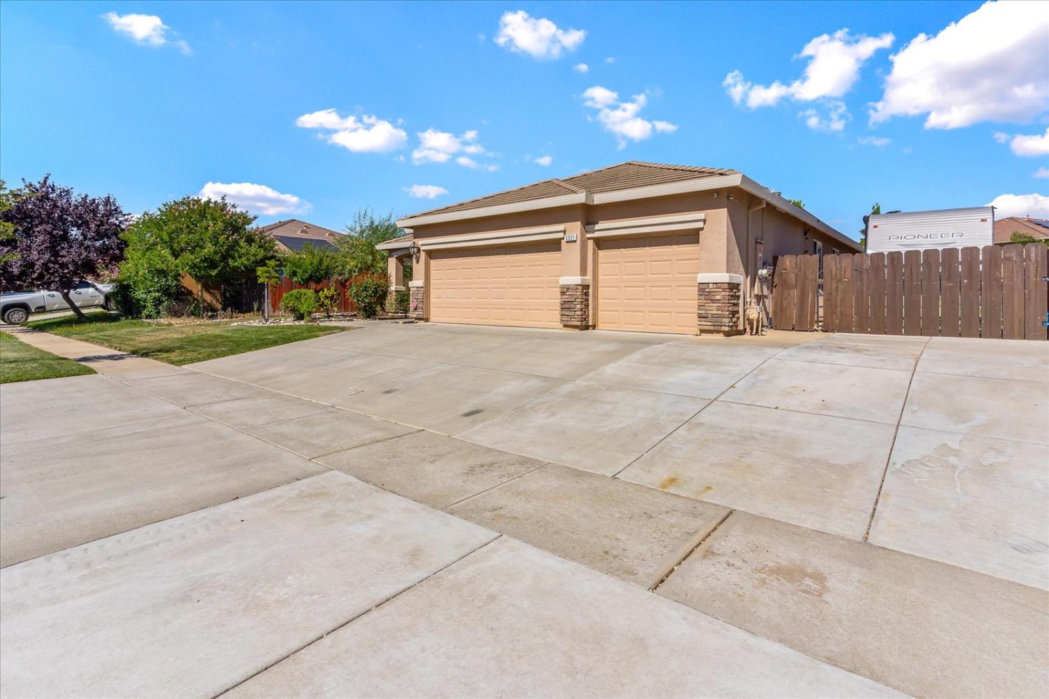 5551 Turnberry