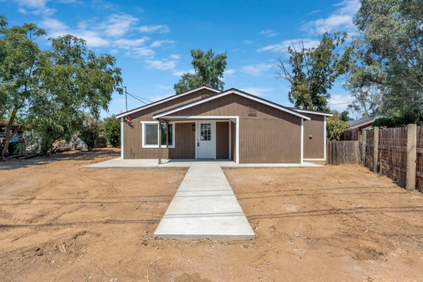 15760 RAYMOND RD, MADERA, CA 93638 - Image ea28dbc27082f9c8ca72229e22613ada/657094196