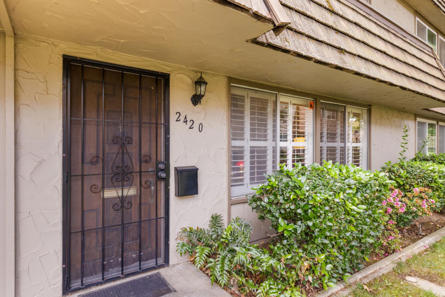 2420 Via Camino Avenue