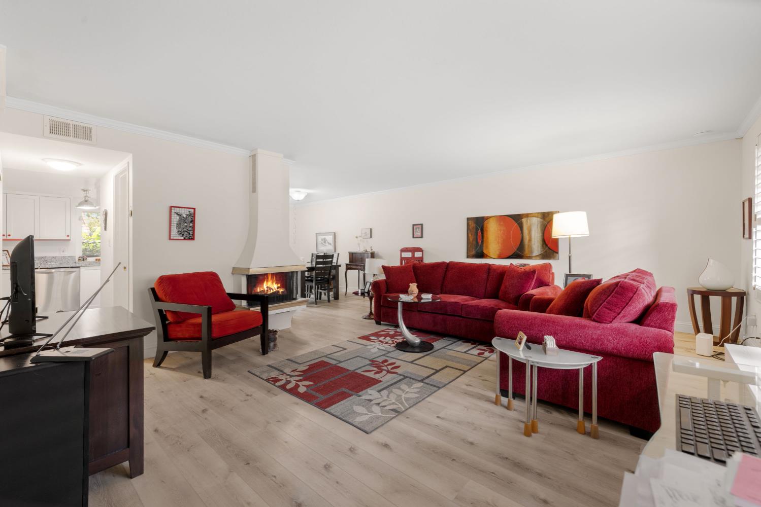 2420 Via Camino Avenue