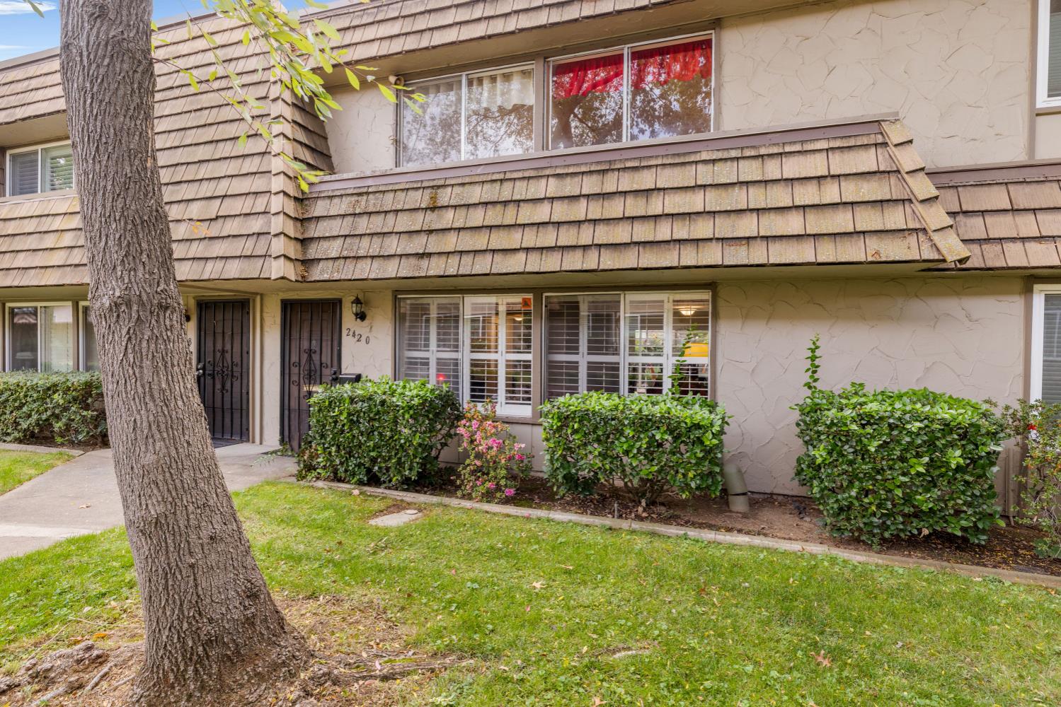 2420 Via Camino Avenue