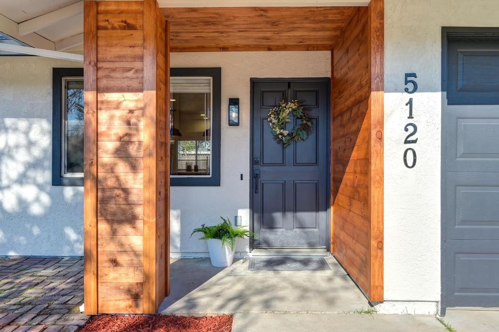 Photo of 5120 Rabeneck Way, Fair Oaks, CA 95628 (MLS # 226005206)
