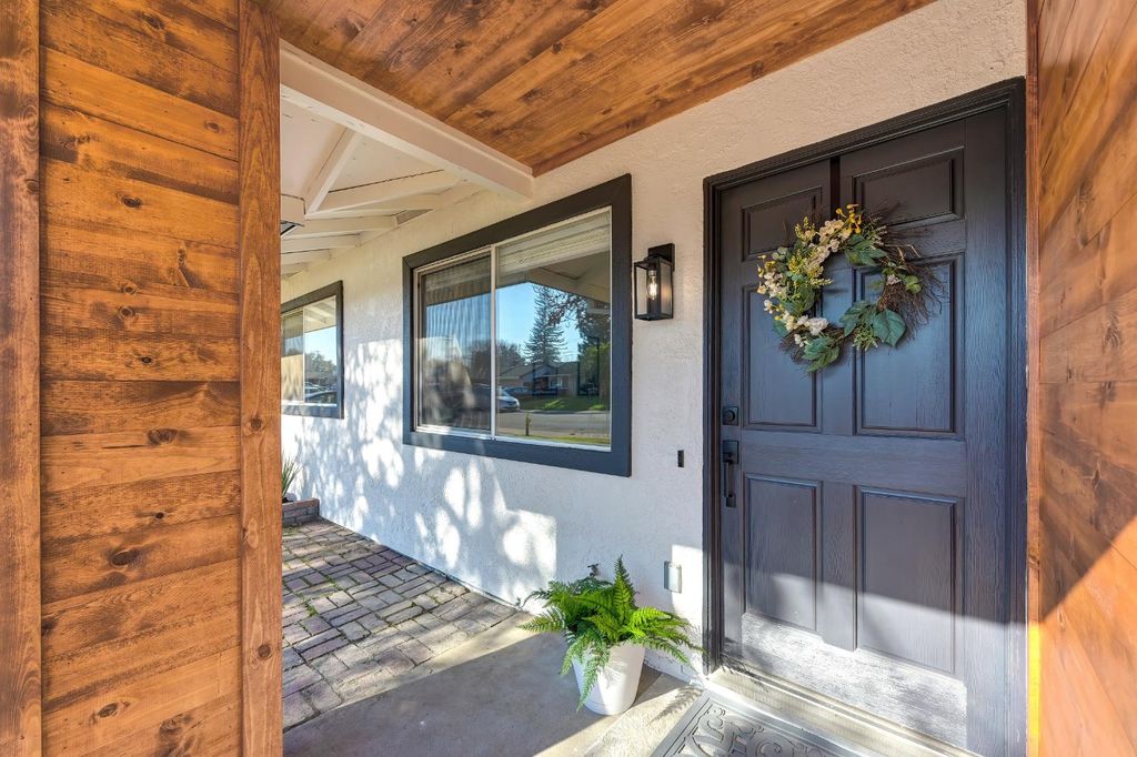 Photo of 5120 Rabeneck Way, Fair Oaks, CA 95628 (MLS # 226005206)