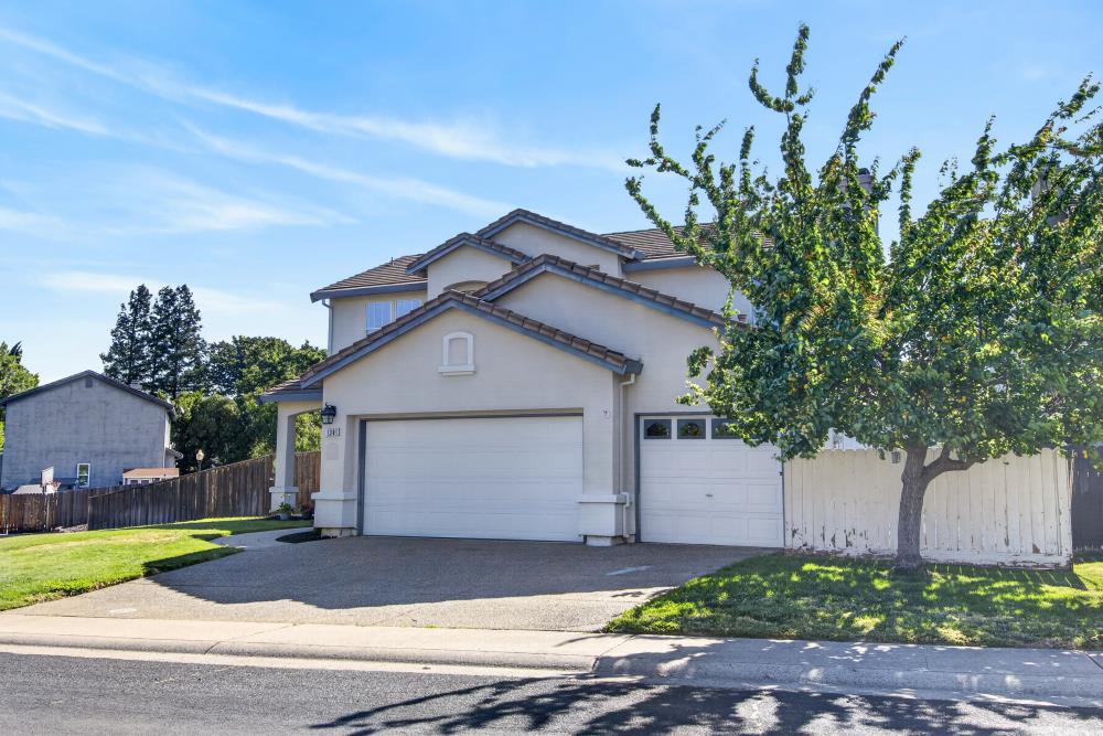 1361 Palmerston Loop