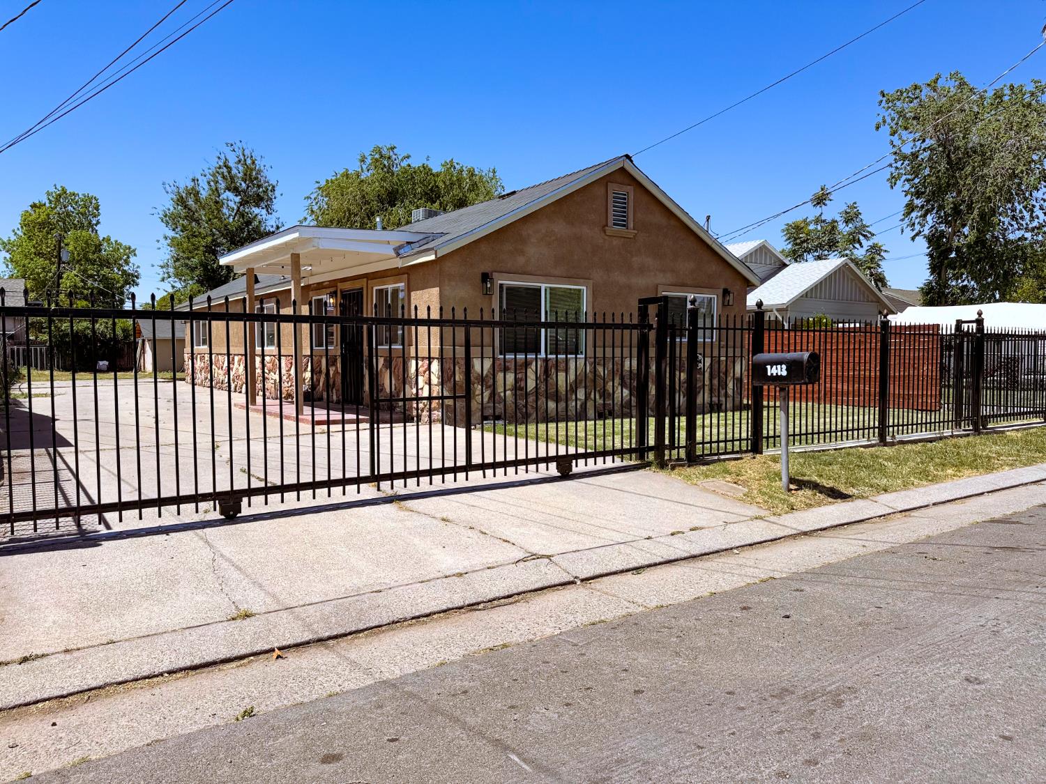 1413 N Newport Avenue