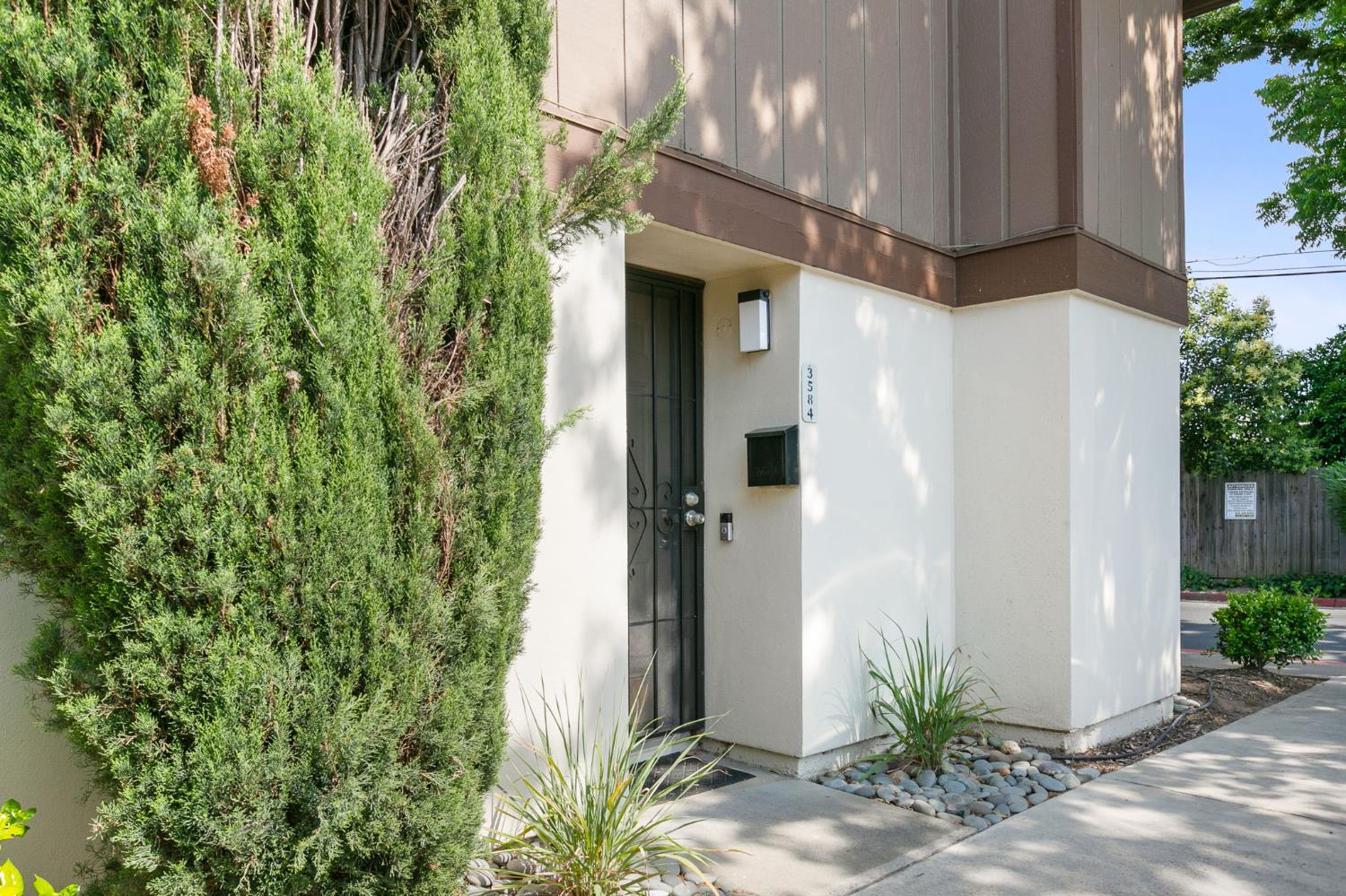 3584 Larchmont Square Lane