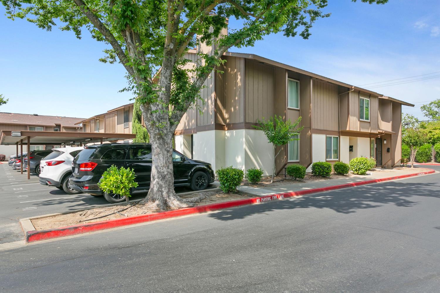 3584 Larchmont Square Lane