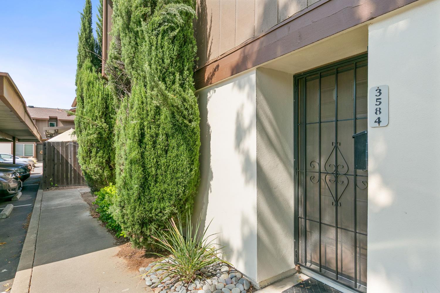 3584 Larchmont Square Lane