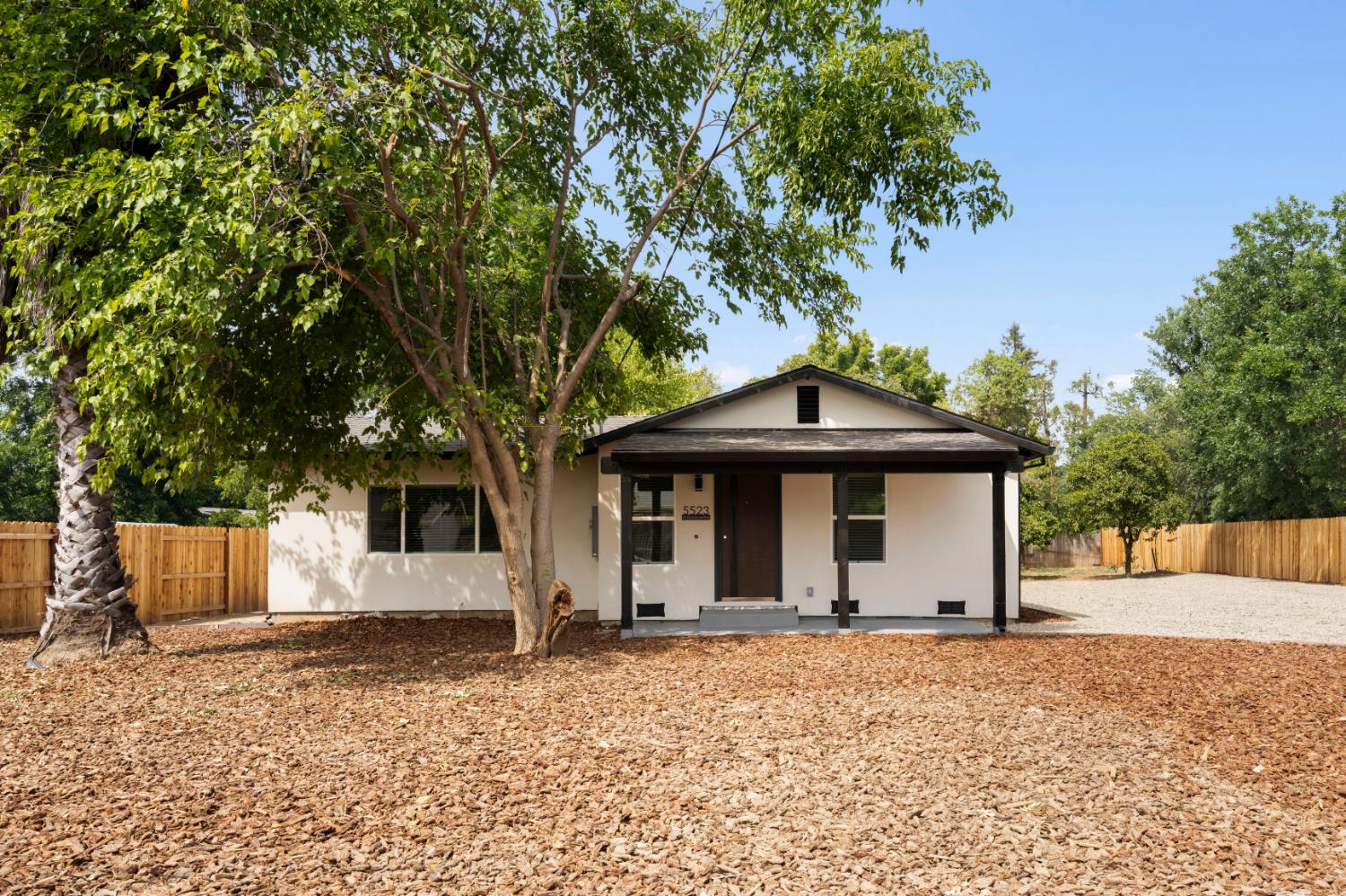 5523 Cottonwood Avenue