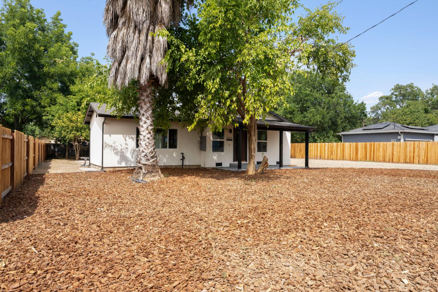5523 Cottonwood Avenue