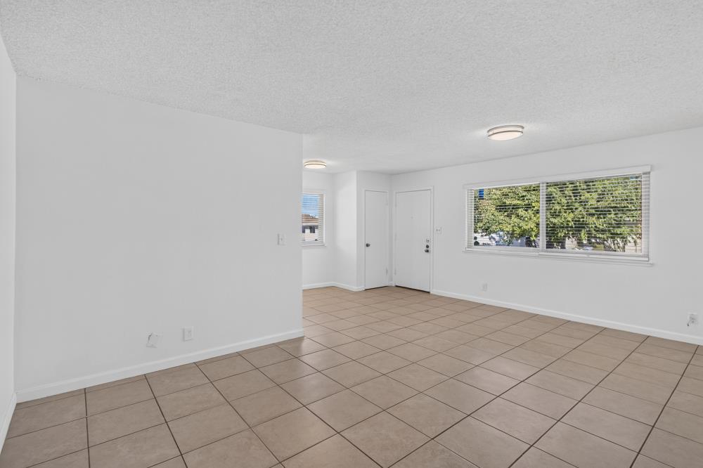 4431 Palm Avenue 4