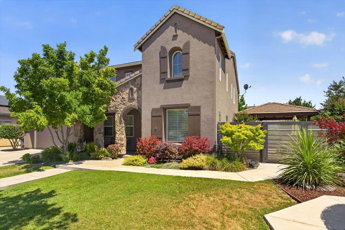 2700 Espana Lane