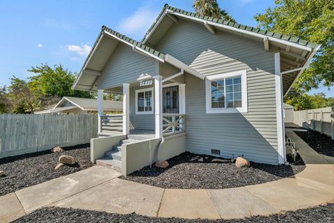 3811 15th Ave Sacramento CA 95820