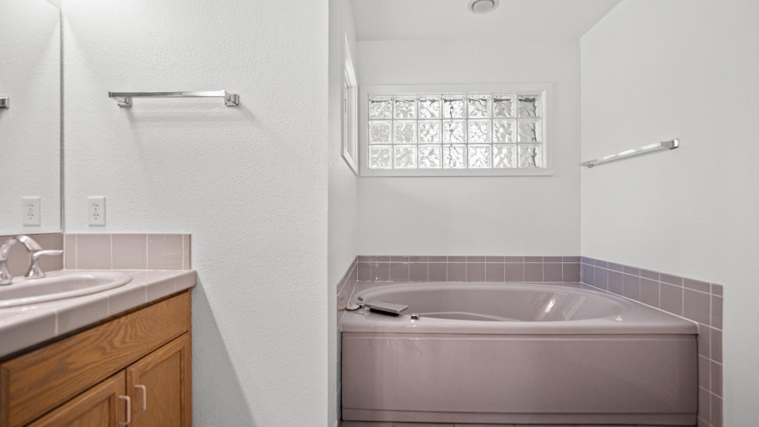 Lodi, California 95242, United States, 2 Bedrooms Bedrooms, ,2 BathroomsBathrooms,Residential,Active,186111