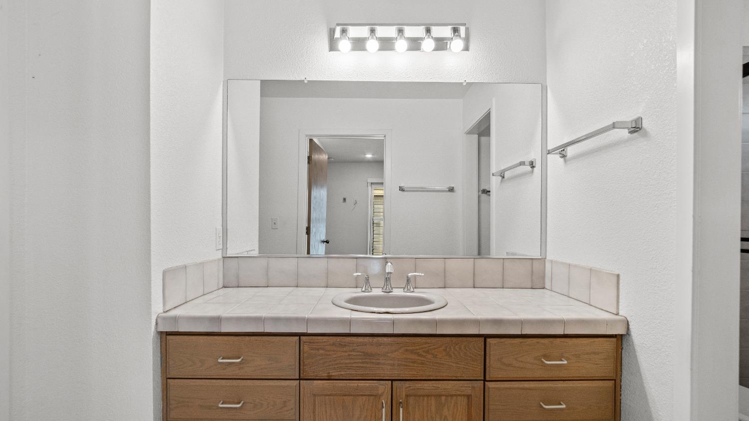 Lodi, California 95242, United States, 2 Bedrooms Bedrooms, ,2 BathroomsBathrooms,Residential,Active,186111