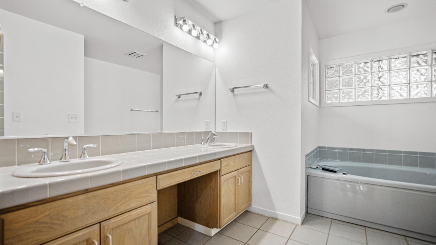 Lodi, California 95242, United States, 2 Bedrooms Bedrooms, ,2 BathroomsBathrooms,Residential,Active,186111