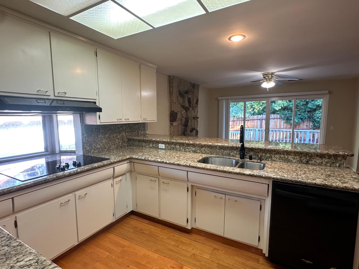 952 King Henry Way