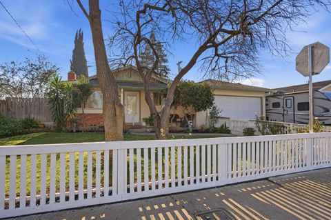 1087 E A Street Oakdale CA 95361