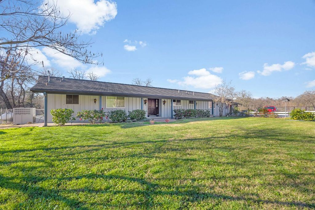 Photo of 7727 Granite Avenue, Orangevale, CA 95662 (MLS # 226006379)