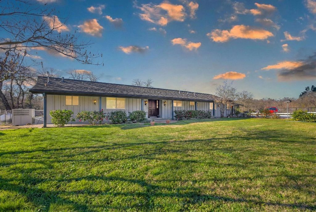 Photo of 7727 Granite Avenue, Orangevale, CA 95662 (MLS # 226006379)