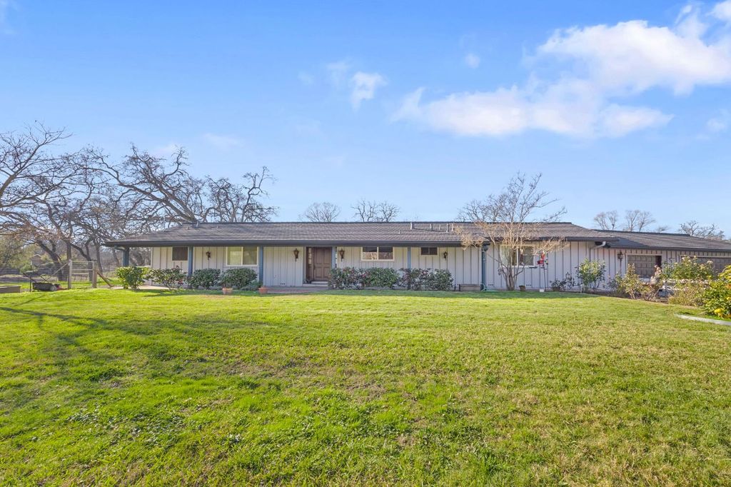 Photo of 7727 Granite Avenue, Orangevale, CA 95662 (MLS # 226006379)