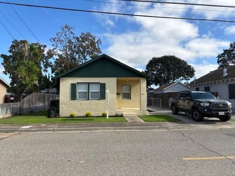 147 West Avenue Oakdale CA 95361