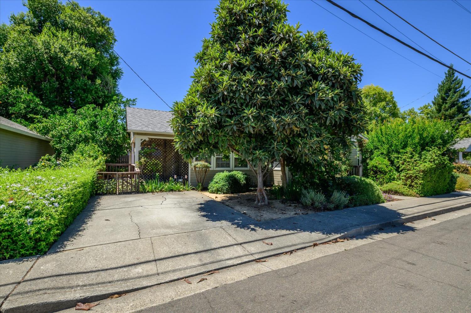 416 2nd Street