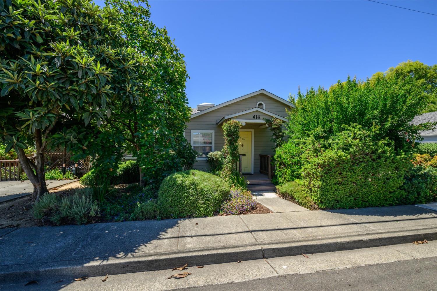 416 2nd Street