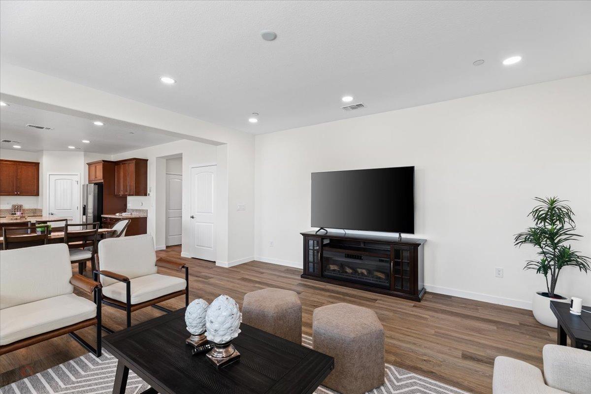 Los Banos, California 93635, United States, 4 Bedrooms Bedrooms, ,3 BathroomsBathrooms,Residential,Pending,107257