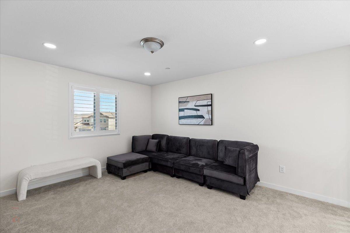 Los Banos, California 93635, United States, 4 Bedrooms Bedrooms, ,3 BathroomsBathrooms,Residential,Pending,107257