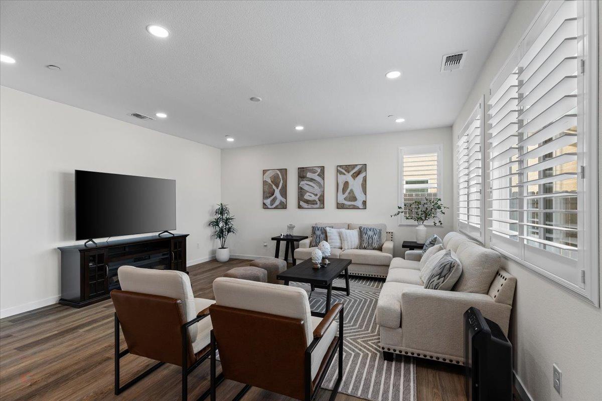 Los Banos, California 93635, United States, 4 Bedrooms Bedrooms, ,3 BathroomsBathrooms,Residential,Pending,107257